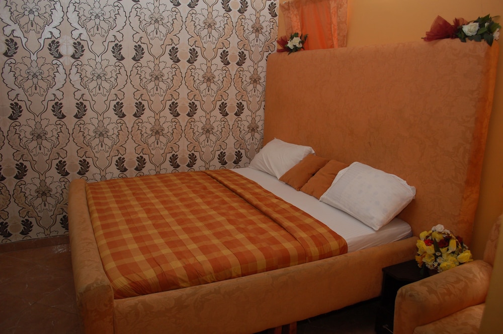 Dcove Hotel & Suites 8/16