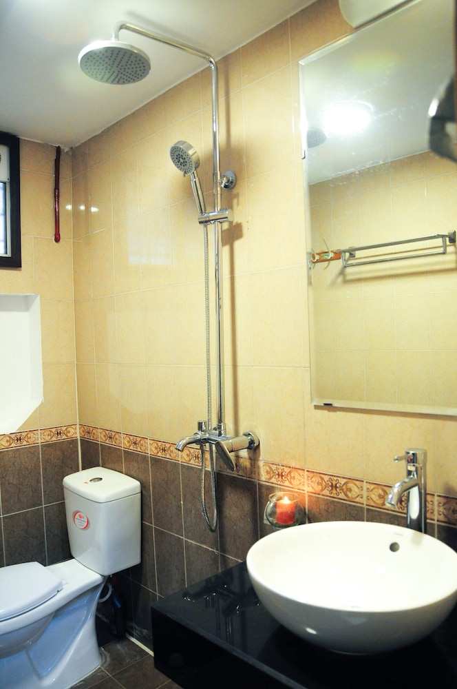 Vintage Decor Apartment Hanoi Old Town 12/18