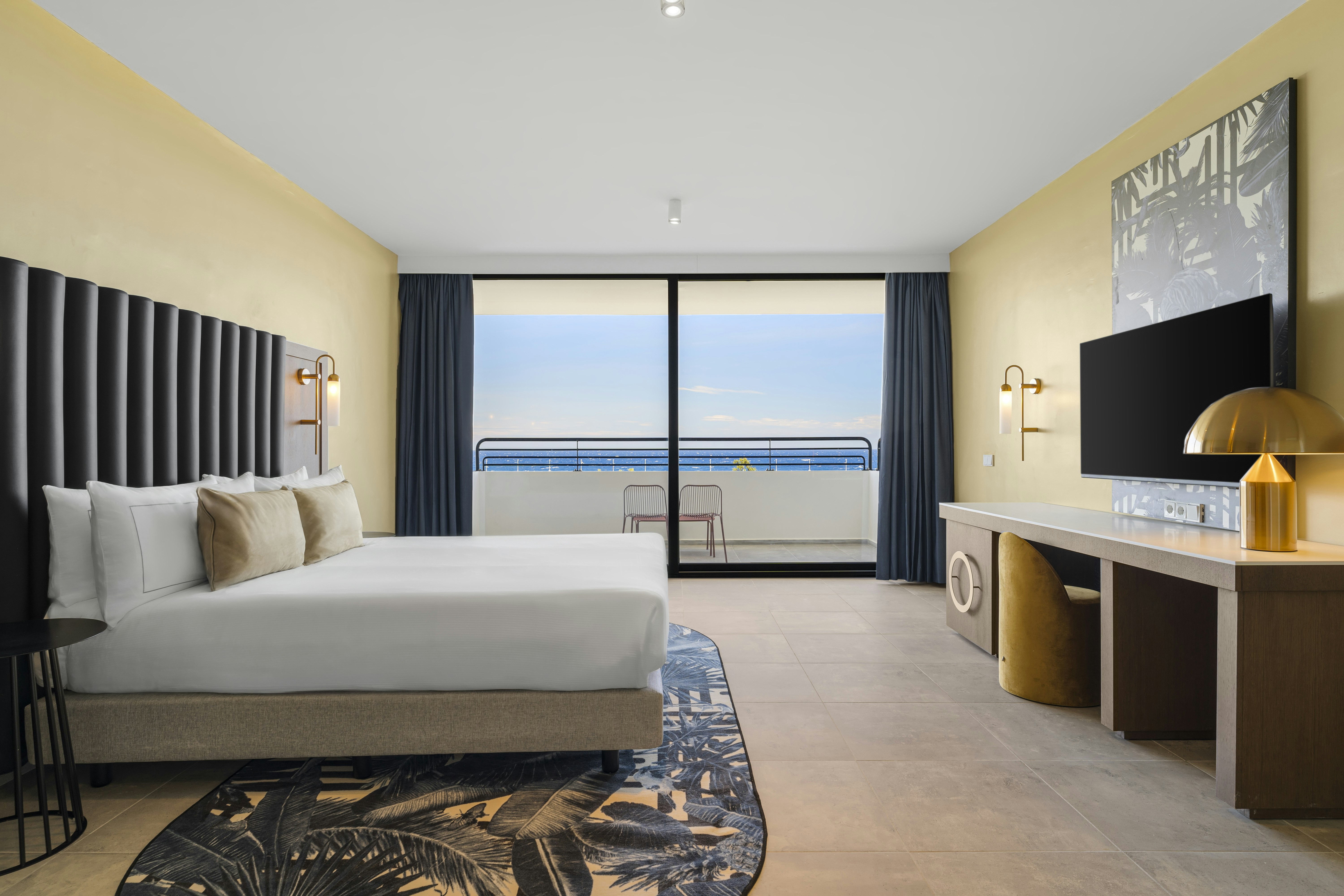 جناح سوبيريور بسرير كينج