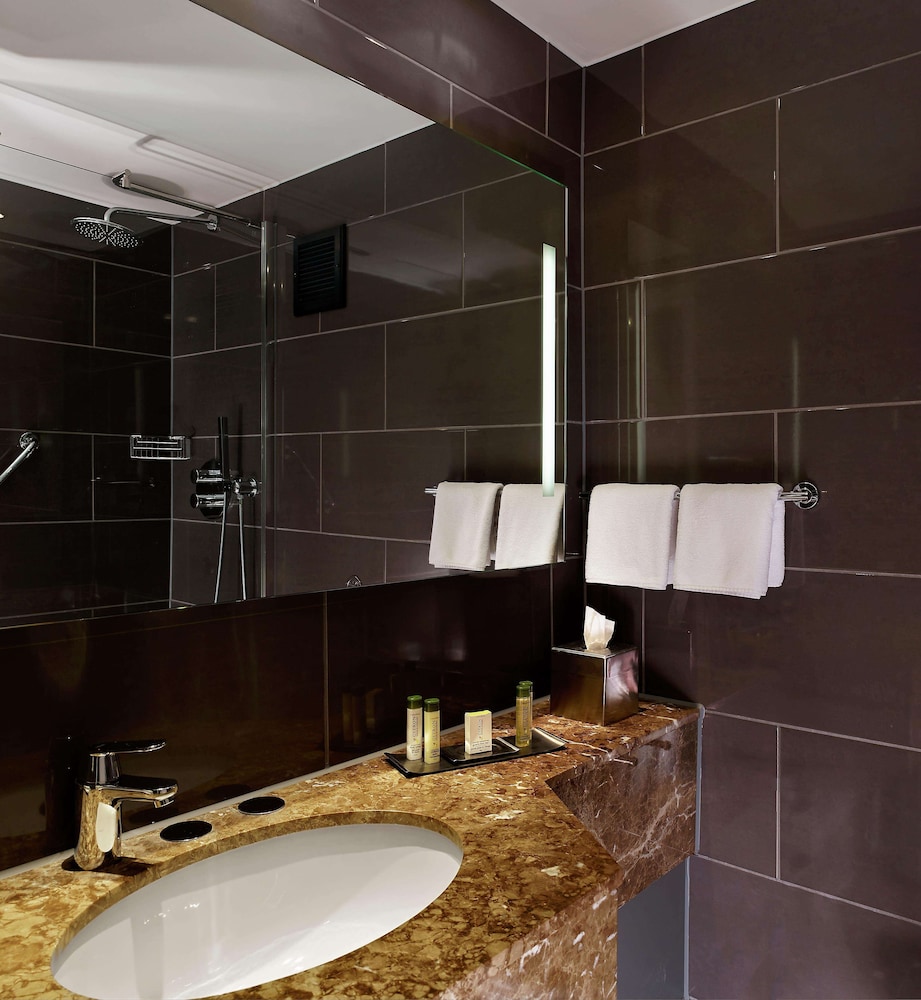 Doubletree By Hilton Hotel Bristol City Centre Ex Ramada Bristol City 25/82