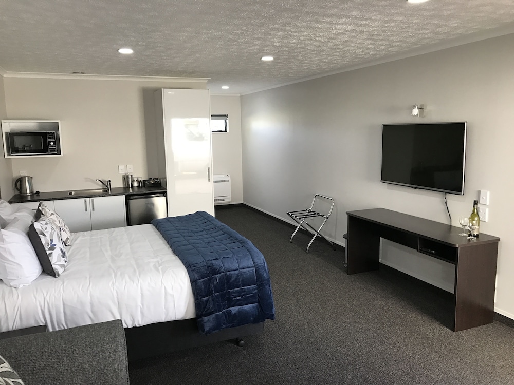 White Heron Motor Lodge 11/24