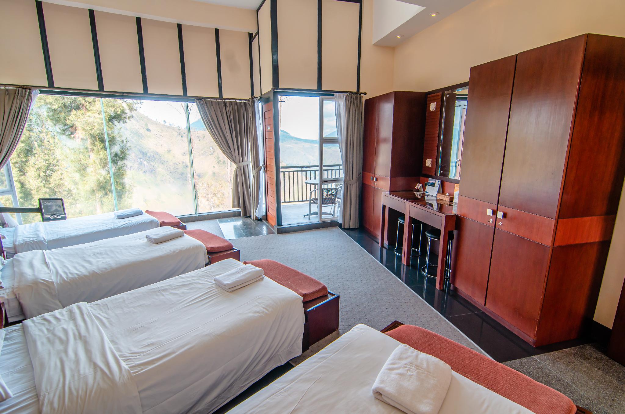 Superior, Lodge, 4 Beds, Partial View, Shared Bathroom