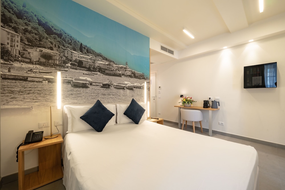 DELUXE, DOUBLE BED