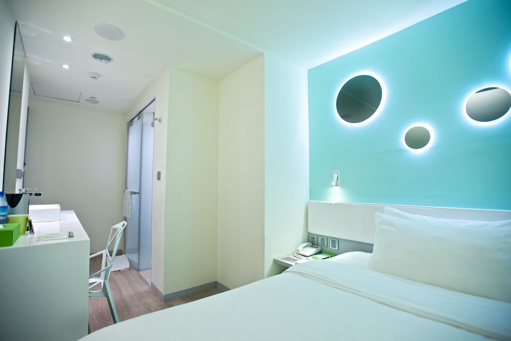 Fx Inn Kaohsiung Zhonghua Road Branch 33/56