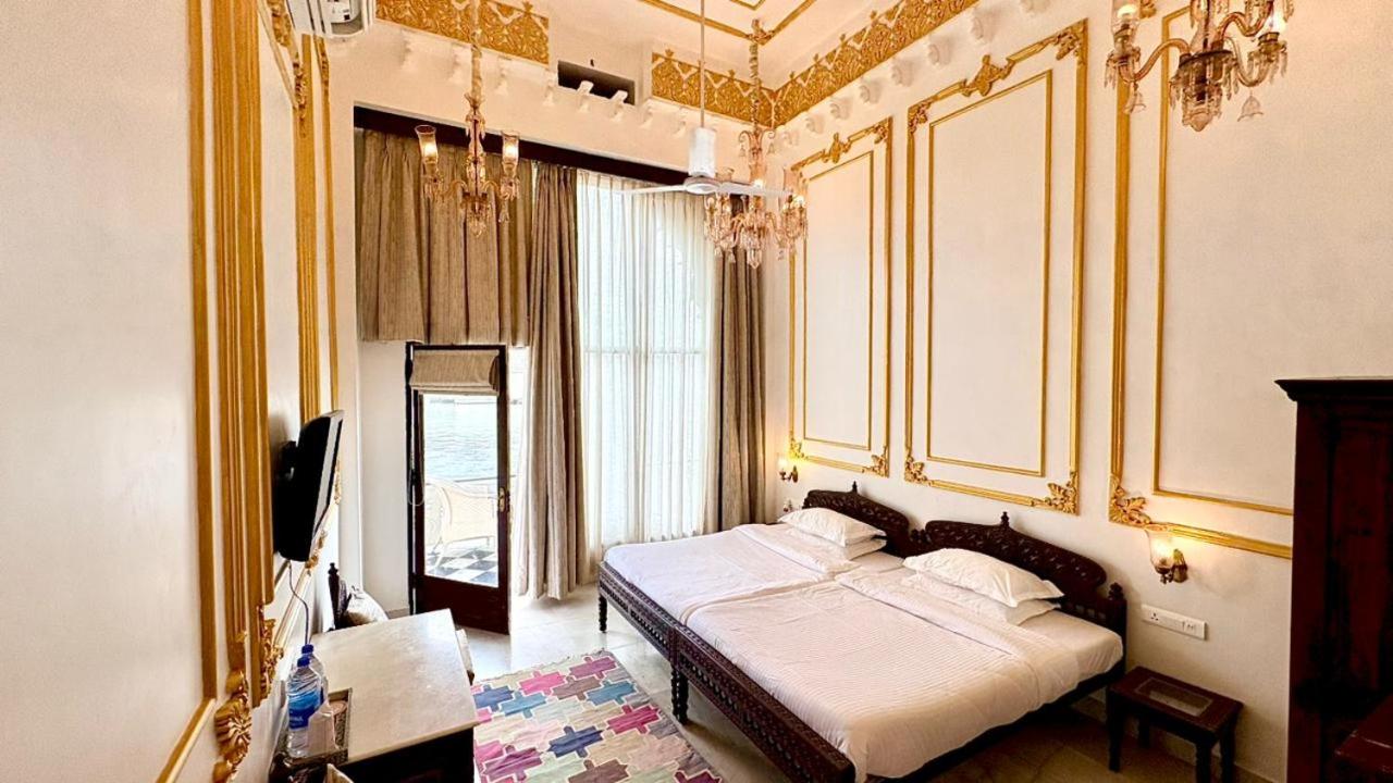Lake Pichola Hotel 8/25