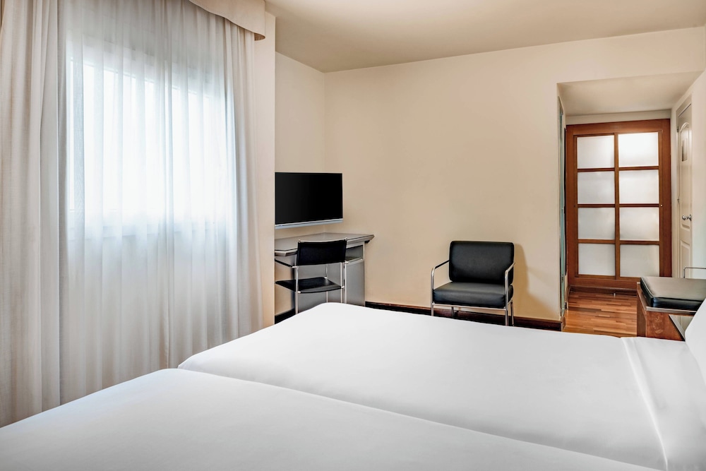 Standard, Twin Beds