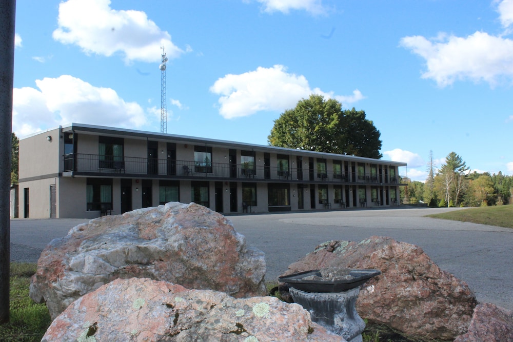Bancroft Inn and Suites 4/39