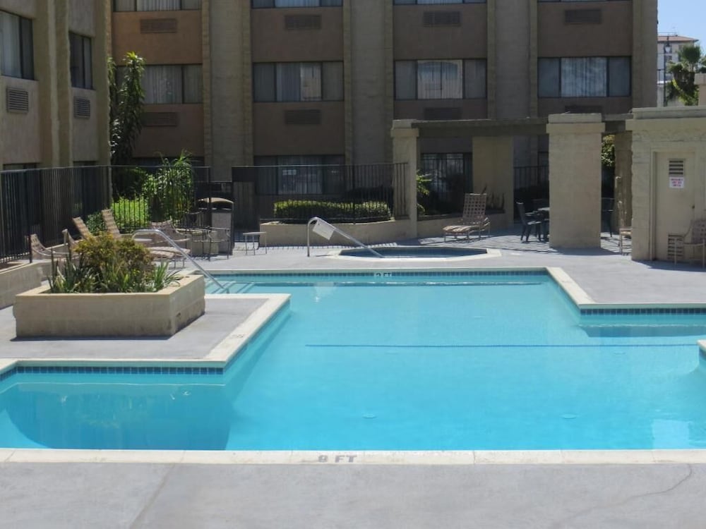 Portside Inn & Suites 1/58