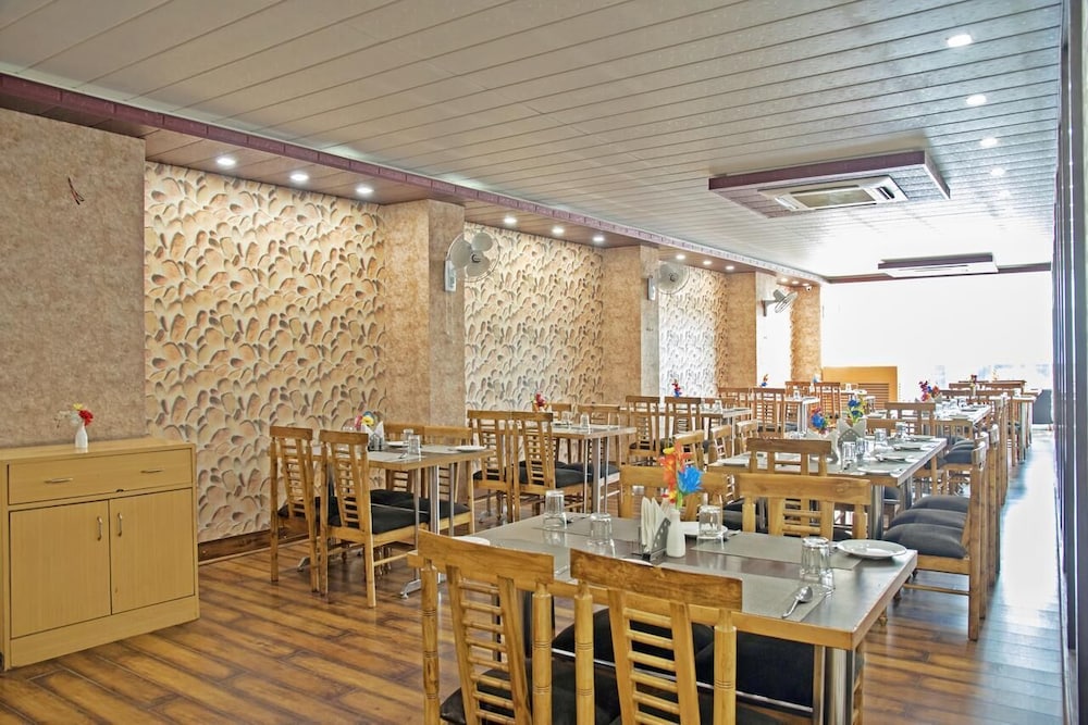 Spring Sky Mughalsarai By ShriGo Hotels 21/33