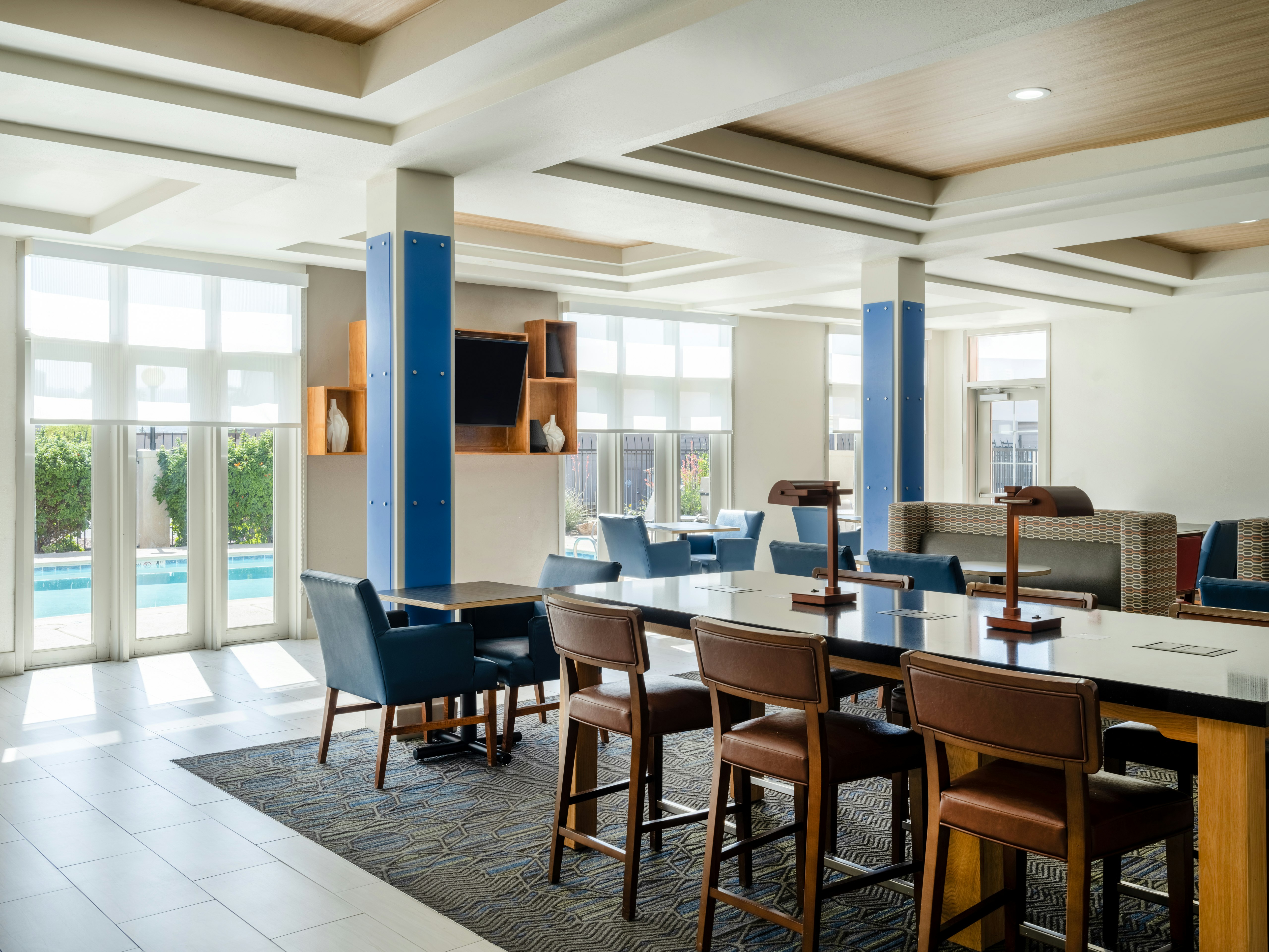 Holiday Inn Express Hotel Suites Tucson 46/62