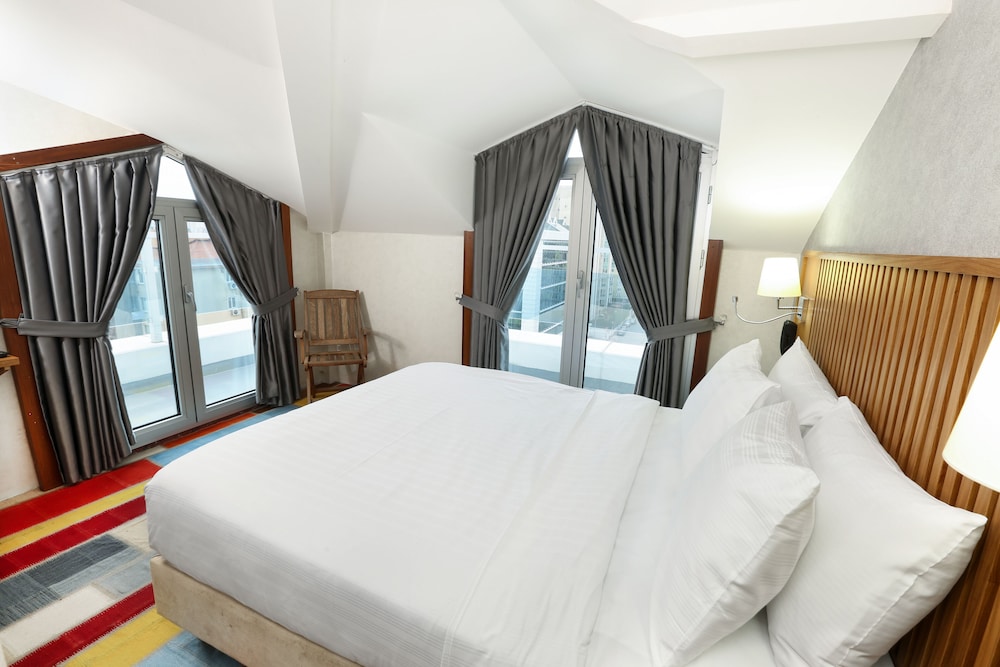 Discovery Hotel 19/69
