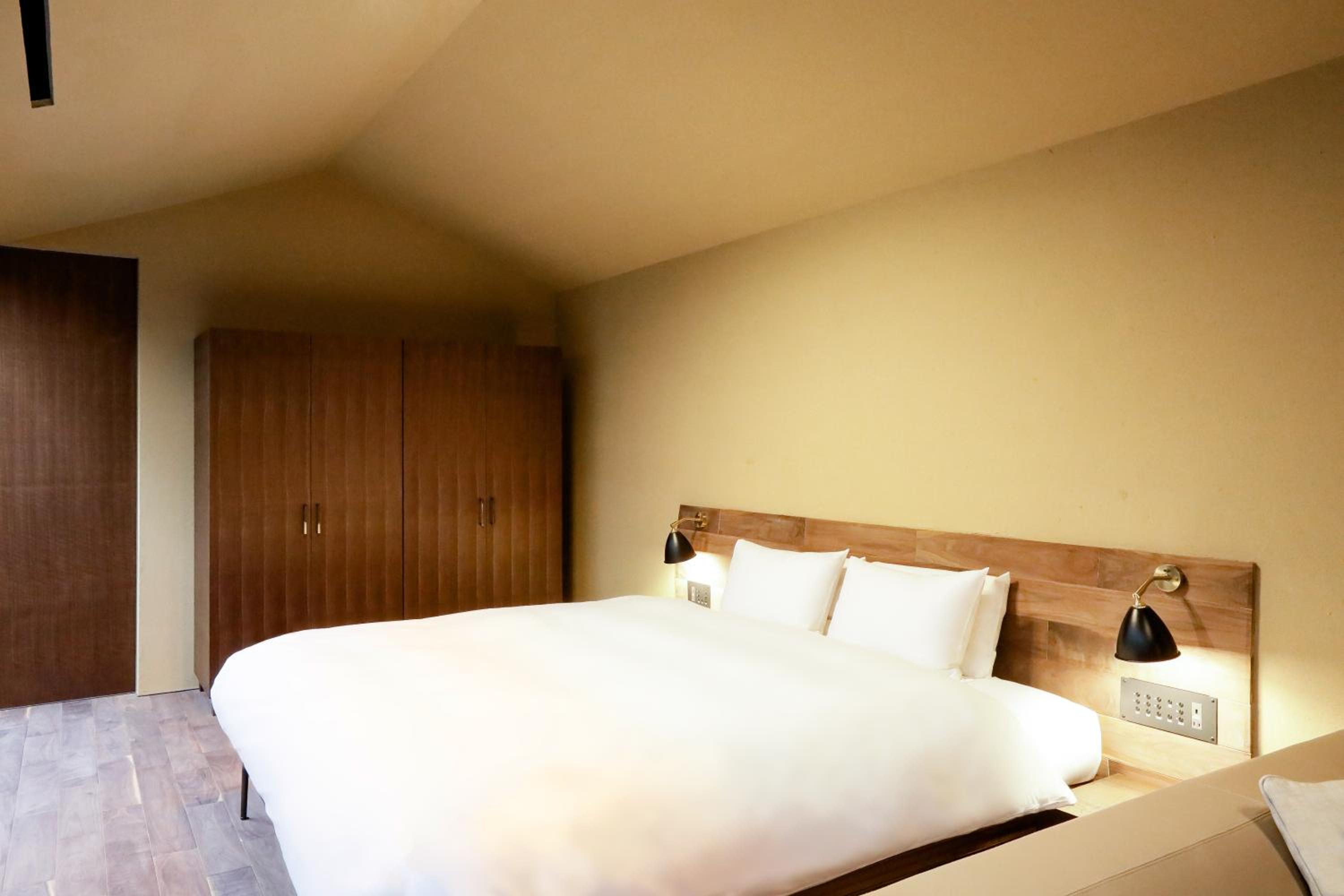 Garden, Superior, King Bed