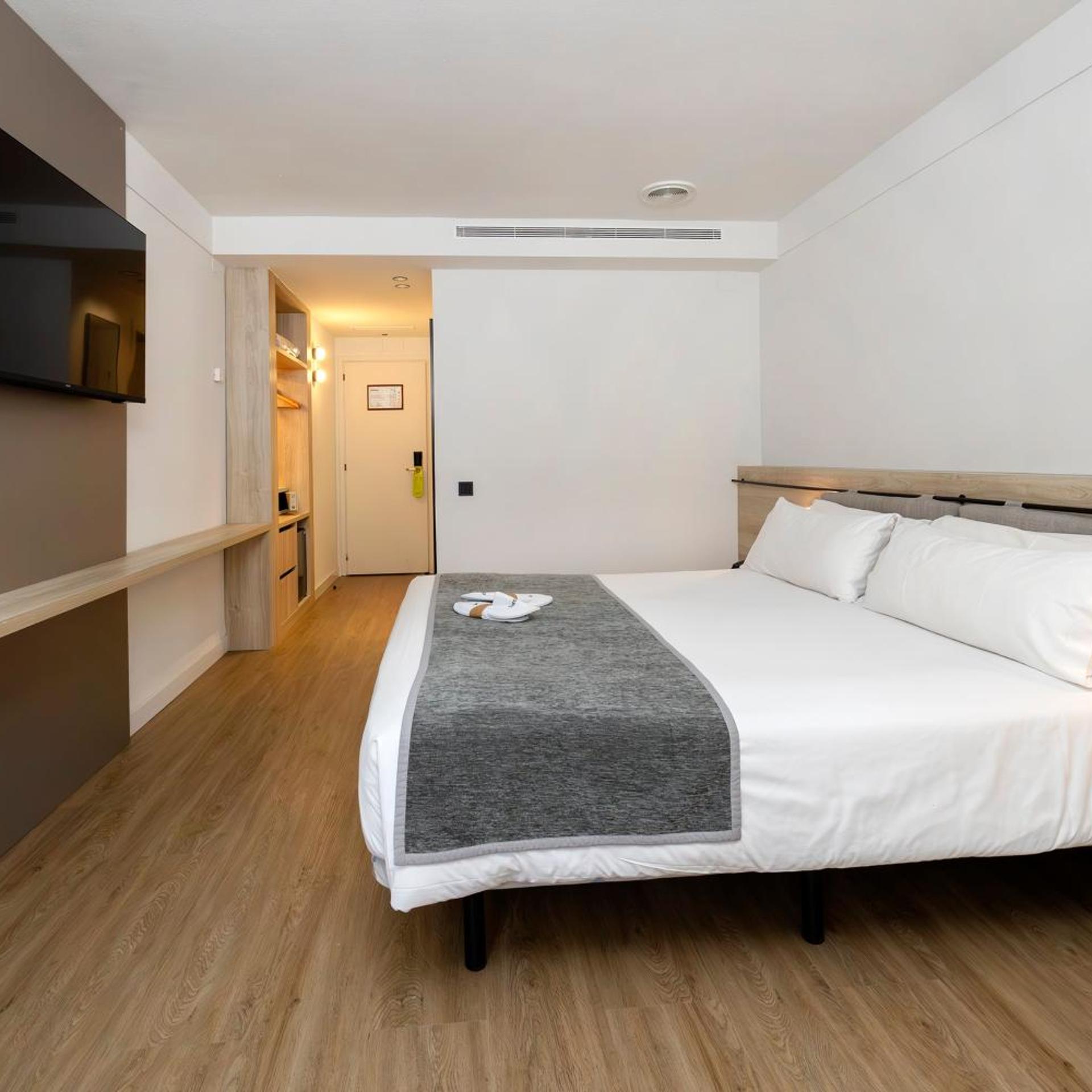 Room, Double Bed