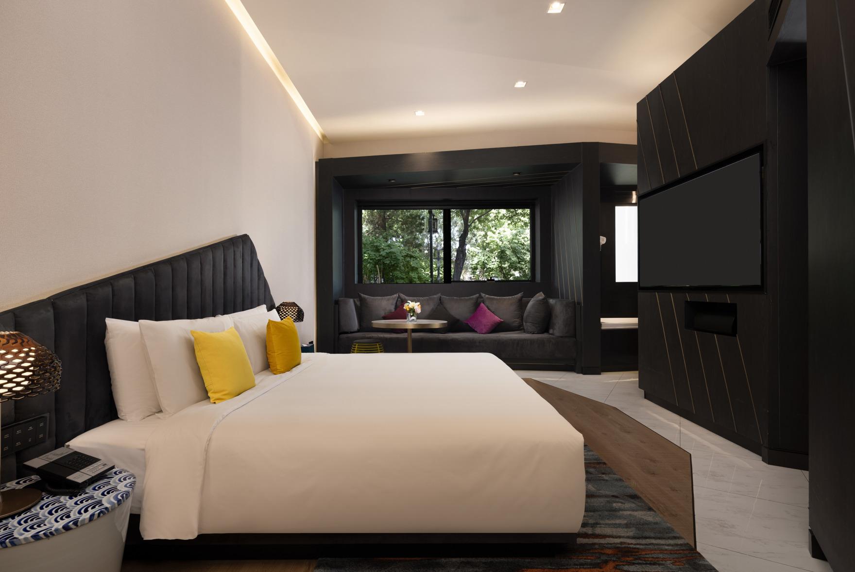 Room, King Bed, Garden View
