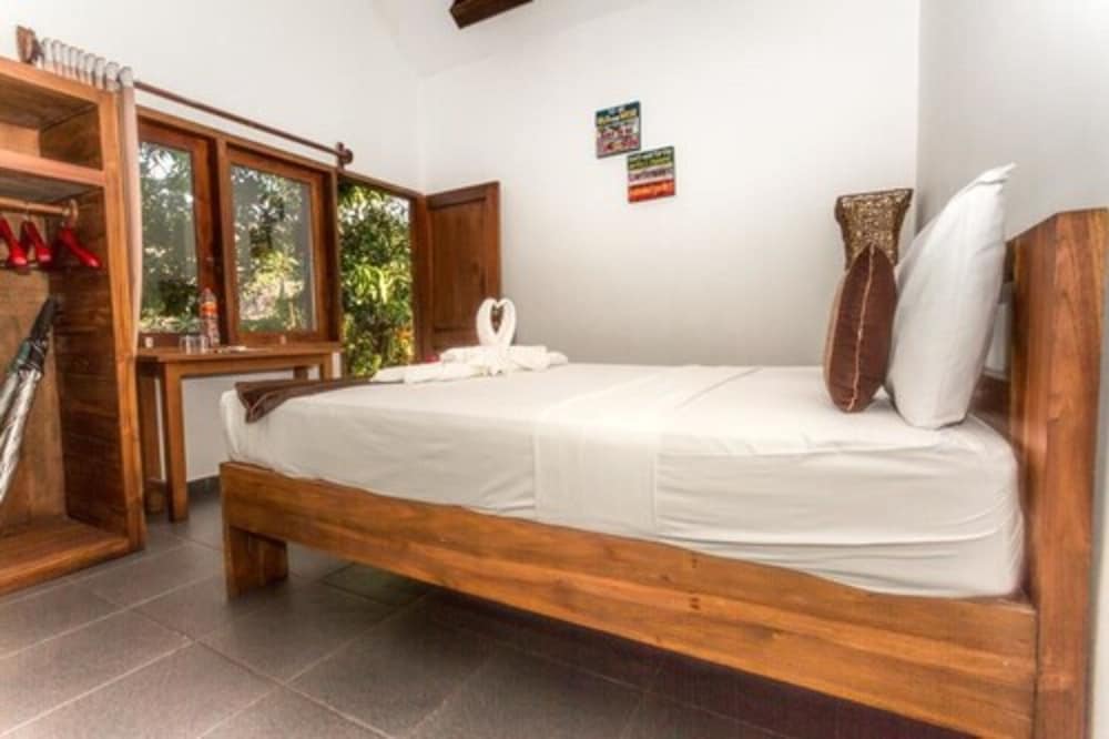 غرفة قياسية بسرير كوين، OCEANS 5 DIVE RESORT 2/4