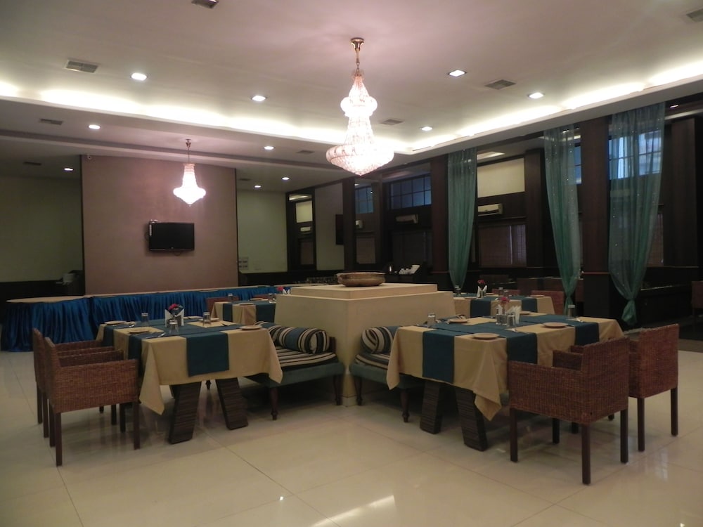 Hotel Reeva Suites 18/25