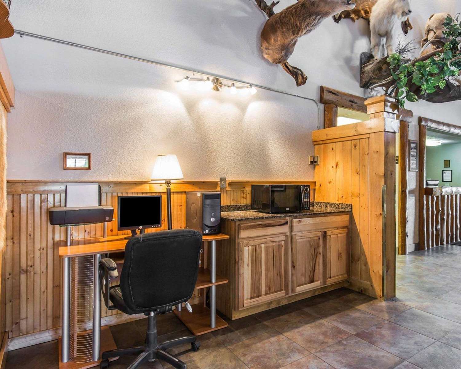 Antler Lodge 38/40