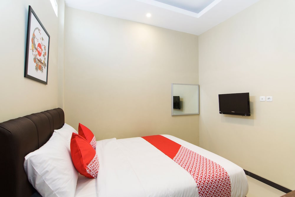 OYO 890 Dewi Fortuna Guest House 8/26