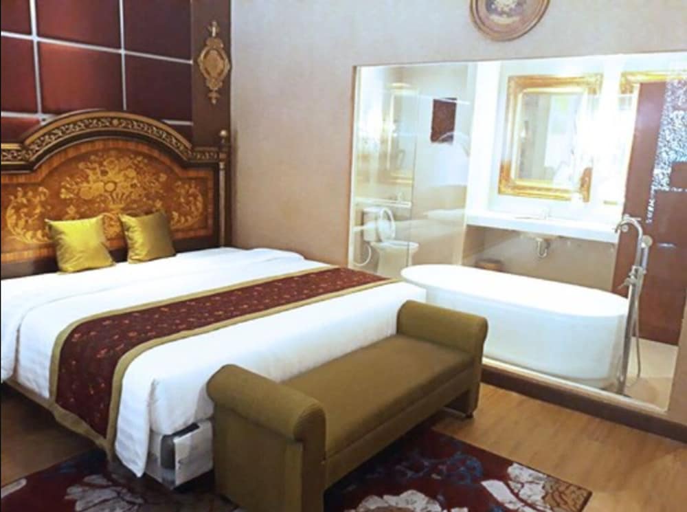 Ramada Suites By Wyndham Solo 25/45