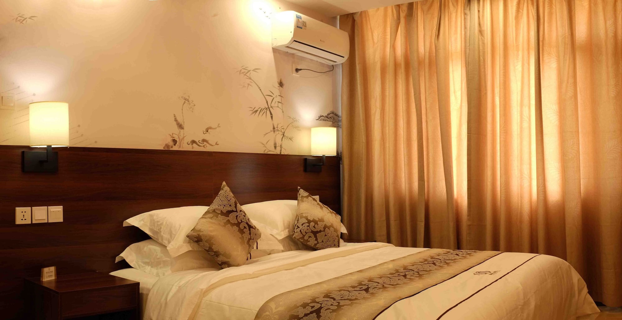 DELUXE, SUITE