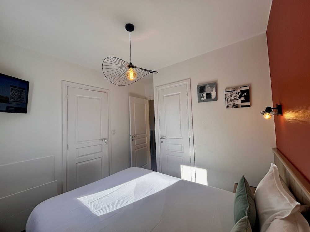 Brit Hotel Aux Hortensias 19/55