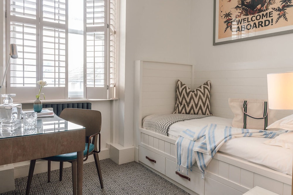 SINGLE, SINGLE BED