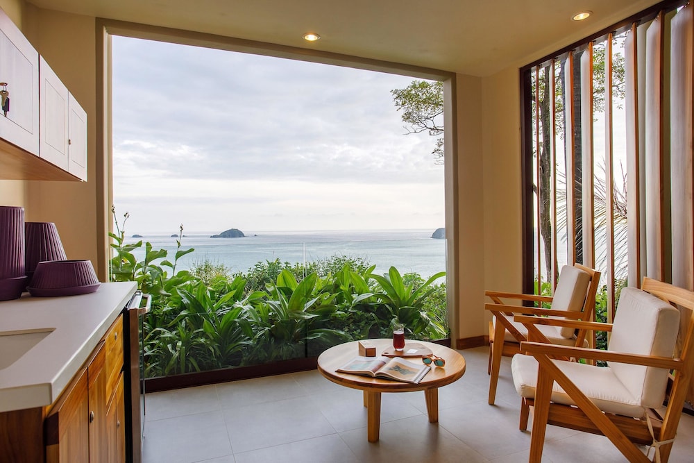 Arenas del Mar Beachfront & Rainforest Resort 56/75