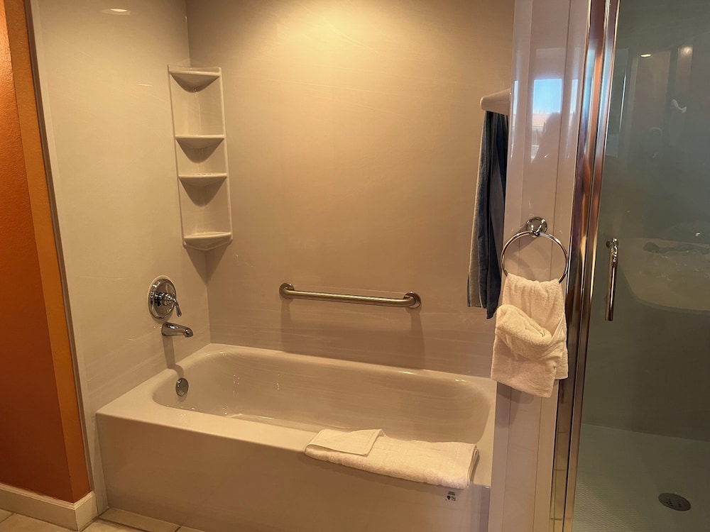 غرفة ديلوكس بسريرين مزدوجين، Palm Beach Shores Resort And Vacation Villas 3/4