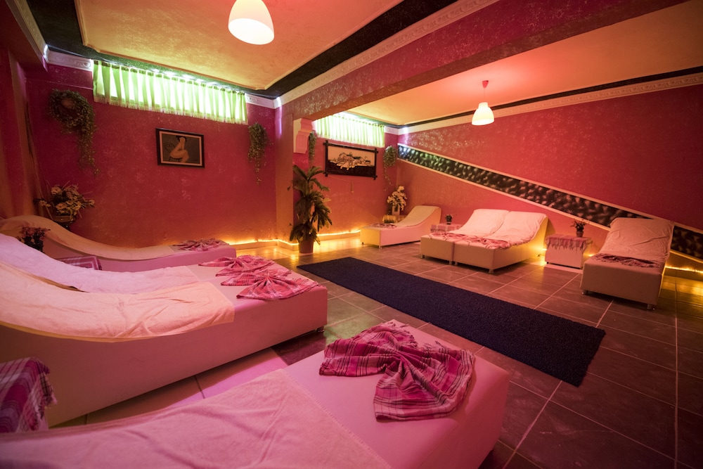 Selcukhan Hotel 35/67