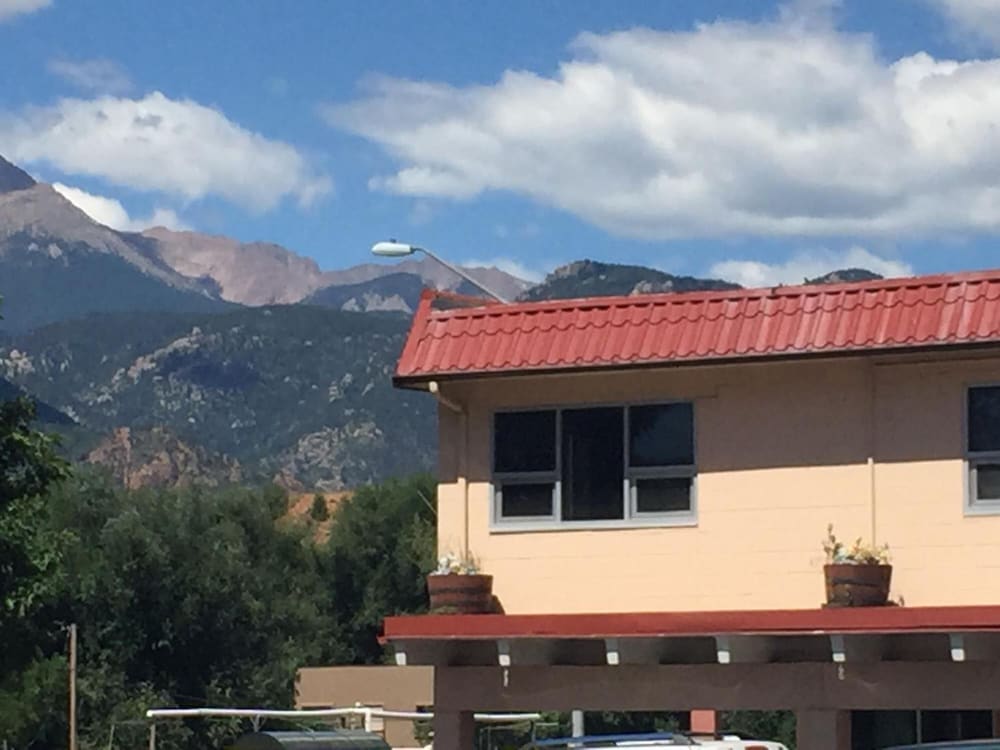 Garden Of The Gods Motel 5/58