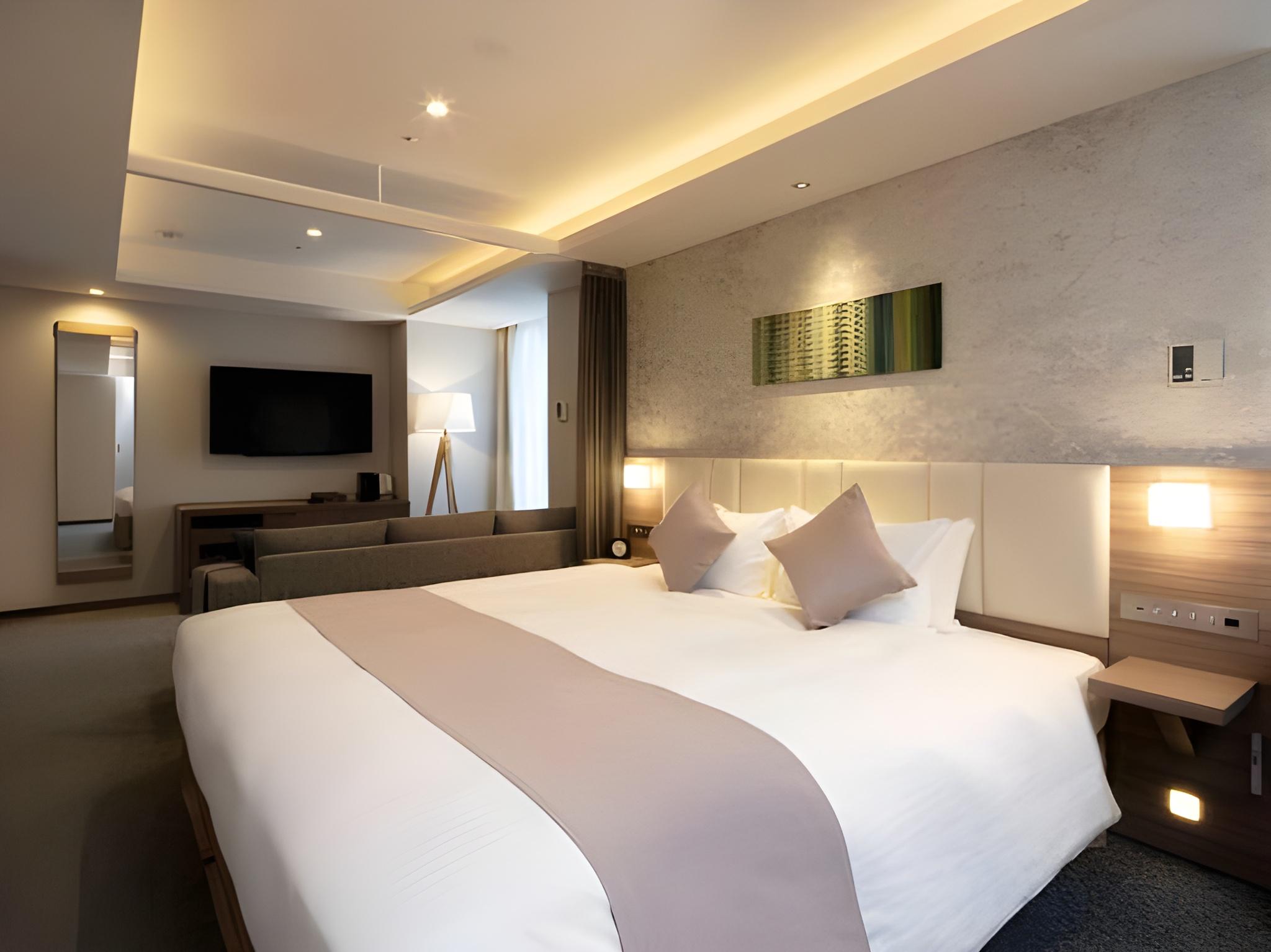 Premium, Comfort, King Bed, East Wing