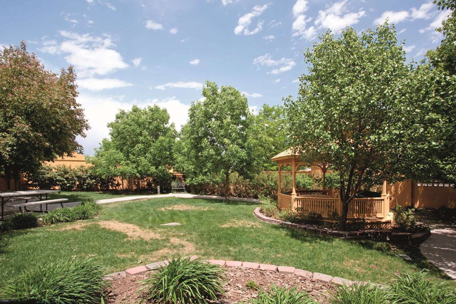 La Quinta Inn & Suites by Wyndham Colorado Springs South AP 27/33
