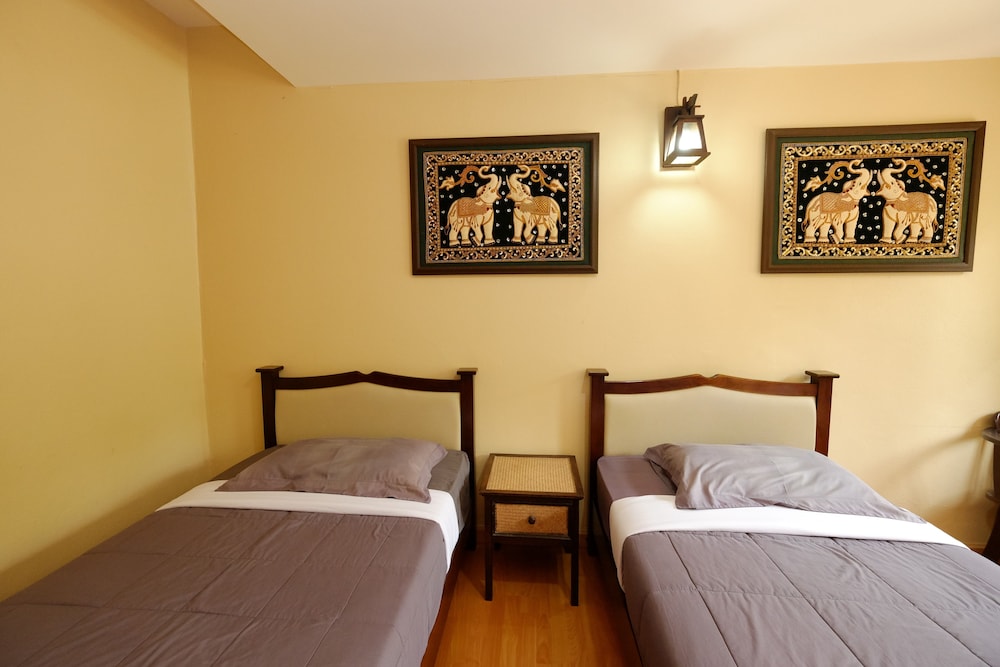 Piya Guesthouse 24/57