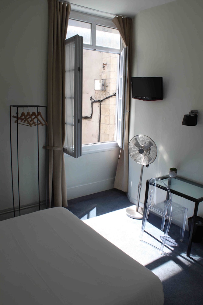 HOTEL HENRI IV 23/69