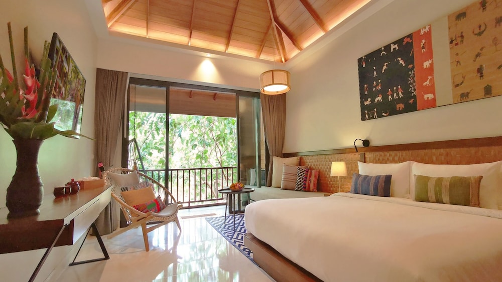 Boutique, King Bed, Mountain View