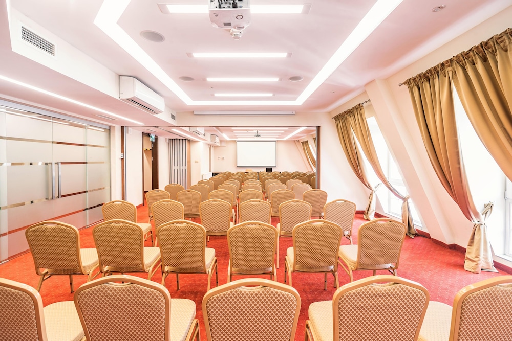 Hotel Piast 43/50