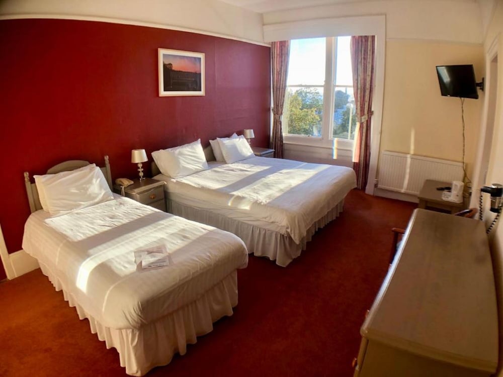 THE MANOR HOTEL 15/71