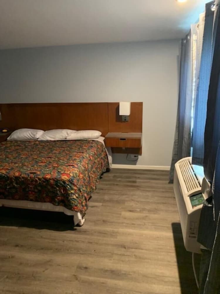 Skylark Motel 23/49