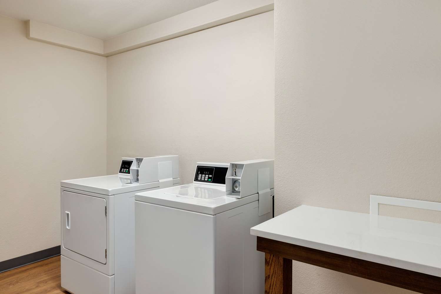 La Quinta Inn Suites Springfield Airport Plaza 61/61