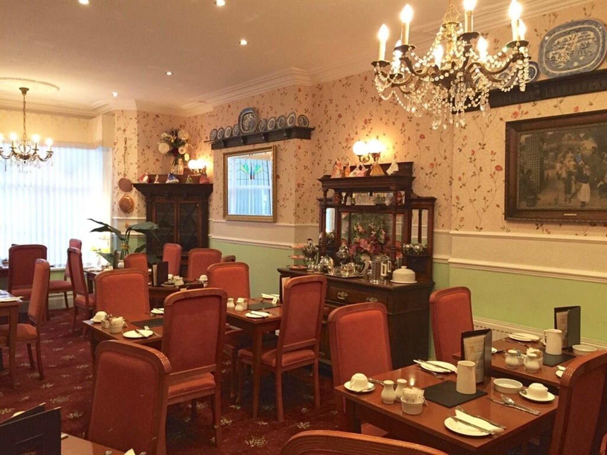 Pelham Lodge 24/28