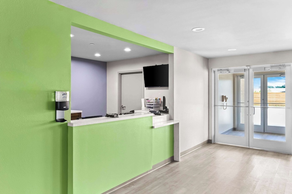 WoodSpring Suites South Houston Hobby 8/48