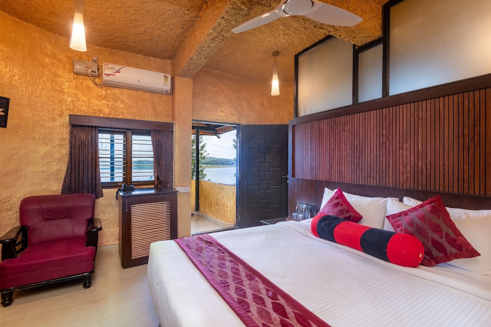 Jungle, Studio, Queen Bed