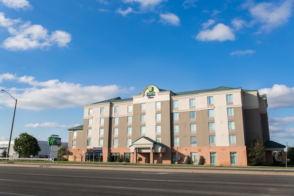 Holiday Inn Express Hotel And Suites Brampton 3/47