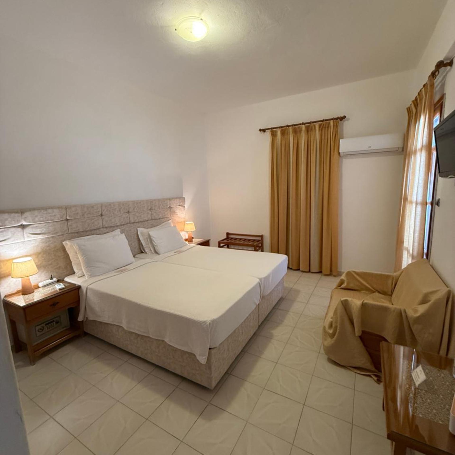 ASTERI(STAR)HOTEL 13/53