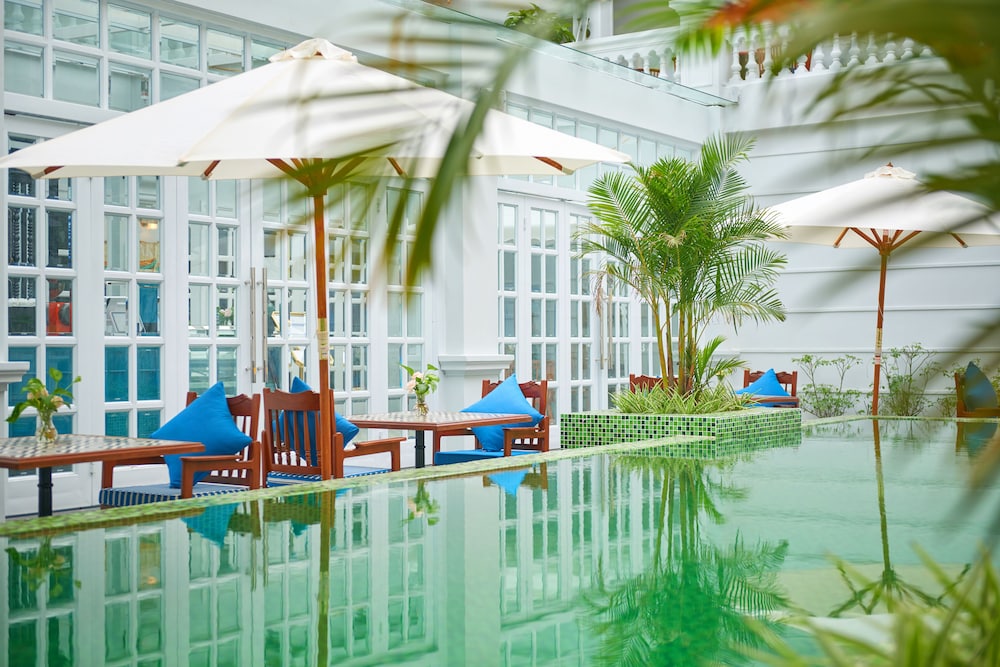 Manoir Des Arts Hotel 71/73