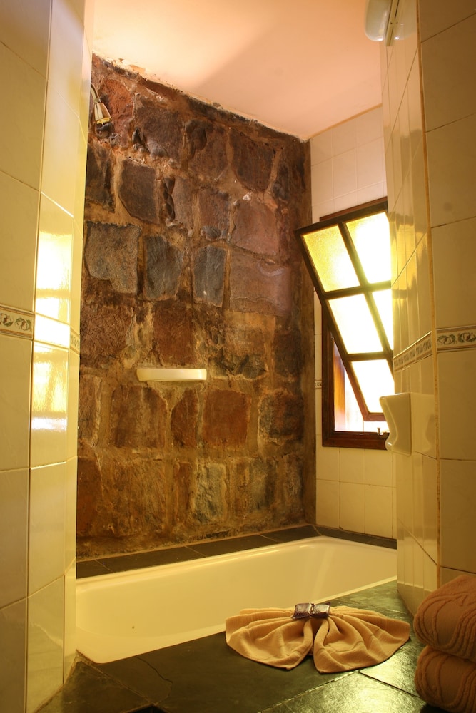 Pirayu Hotel Resort 30/50