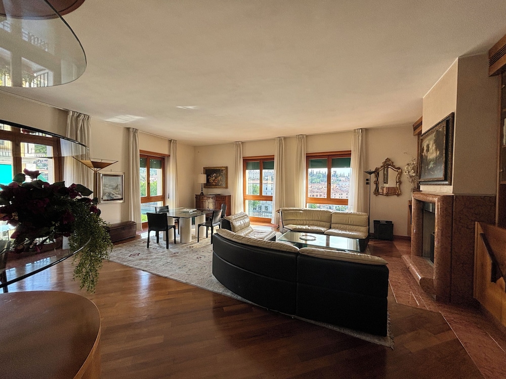 Verona Journeys 8/50