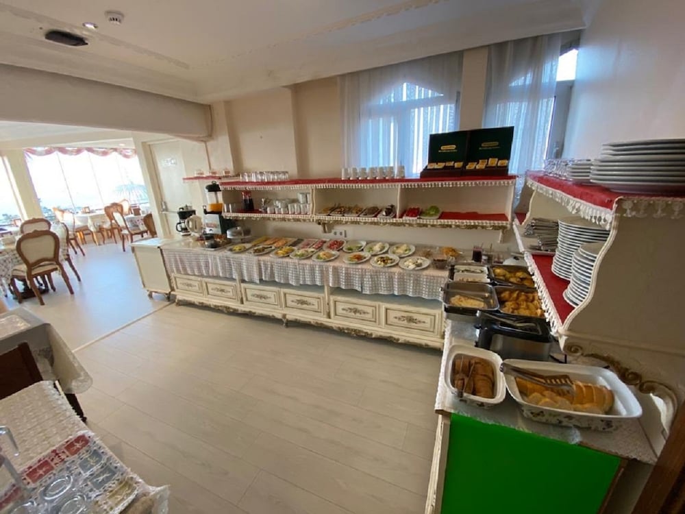 Ada Hotel 60/77