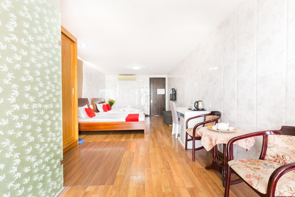 Holiday Hotel 45/59