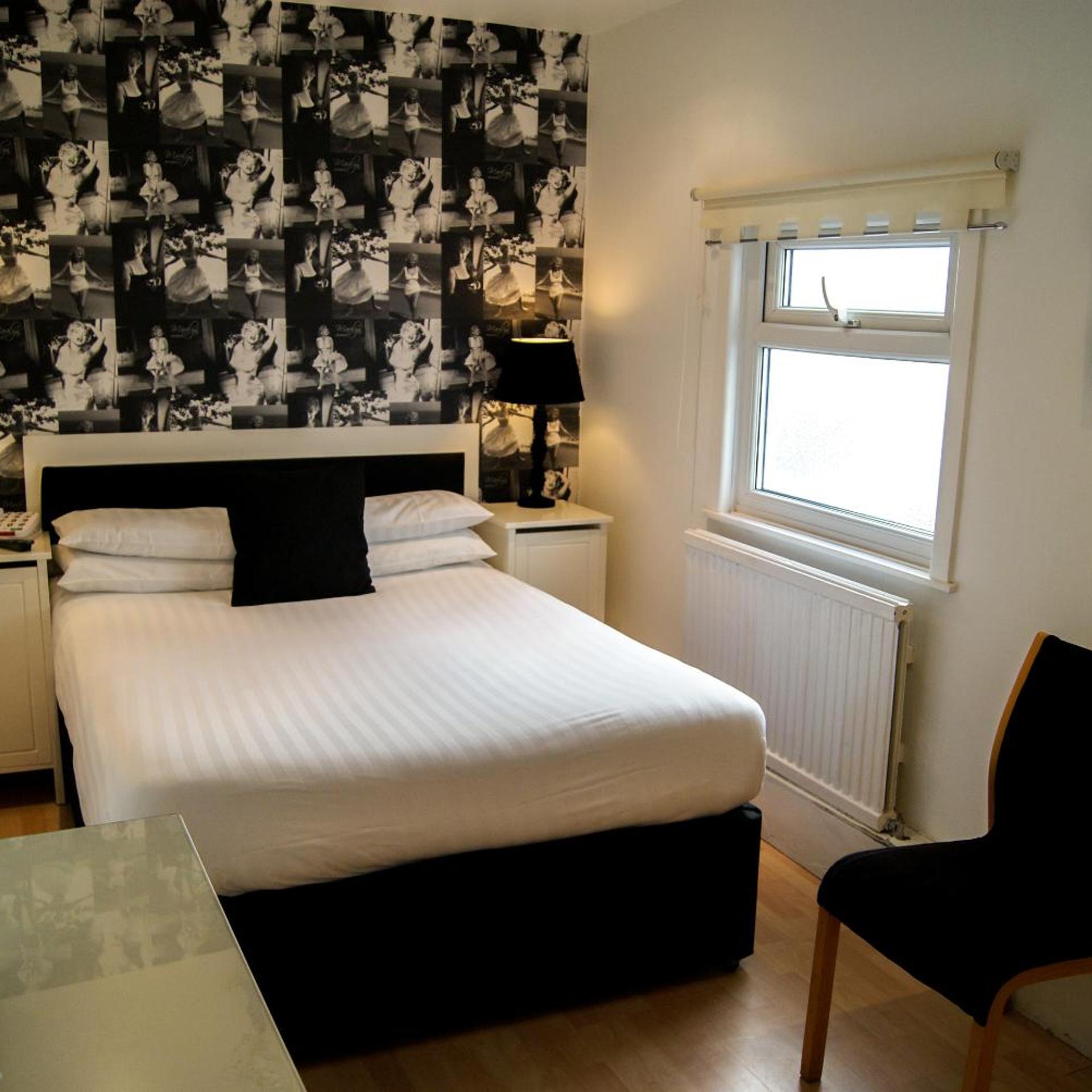 COMPACT, DOUBLE BED